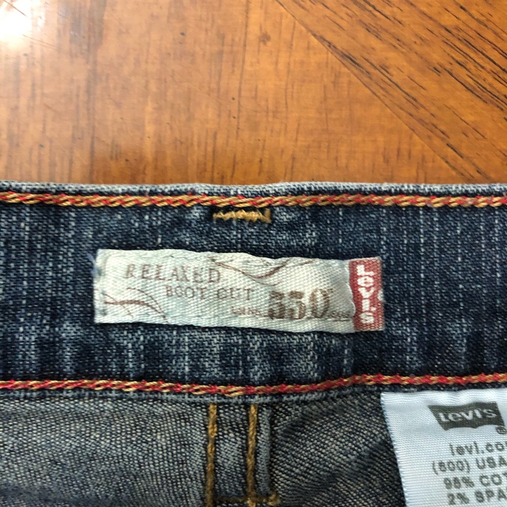 Custom ripped light wash Vintage Levi shorts - Picture 3 of 4